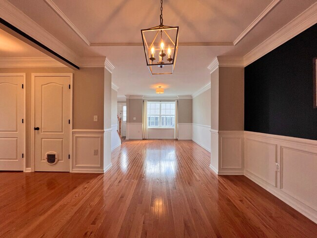 Building Photo - 4170 Bunker Hill Dr N