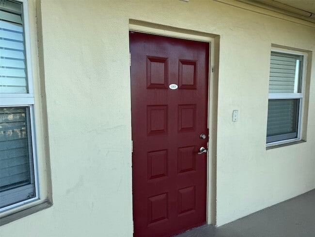 Building Photo - 3095 N Course Dr