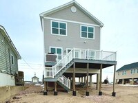 Building Photo - 39 Circle Beach Rd
