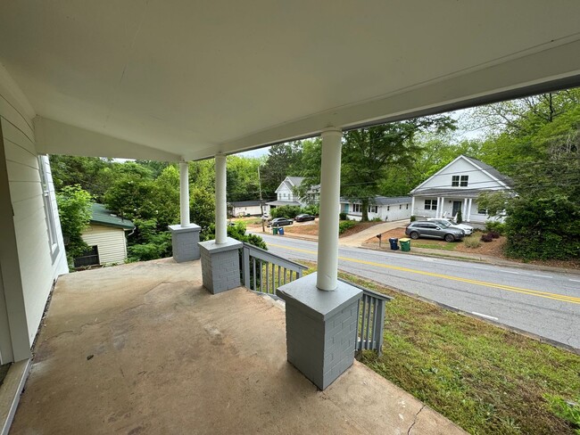 Building Photo - Gorgeous Fully Remodeled 2-Bedroom Home in...