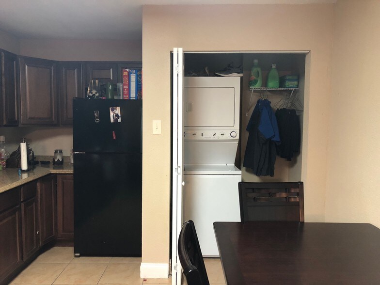 Building Photo - 2110 Willow St