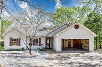 Building Photo - East Gate Area | Home | Unfurnished