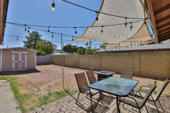 Building Photo - 531 W Del Campo Ave