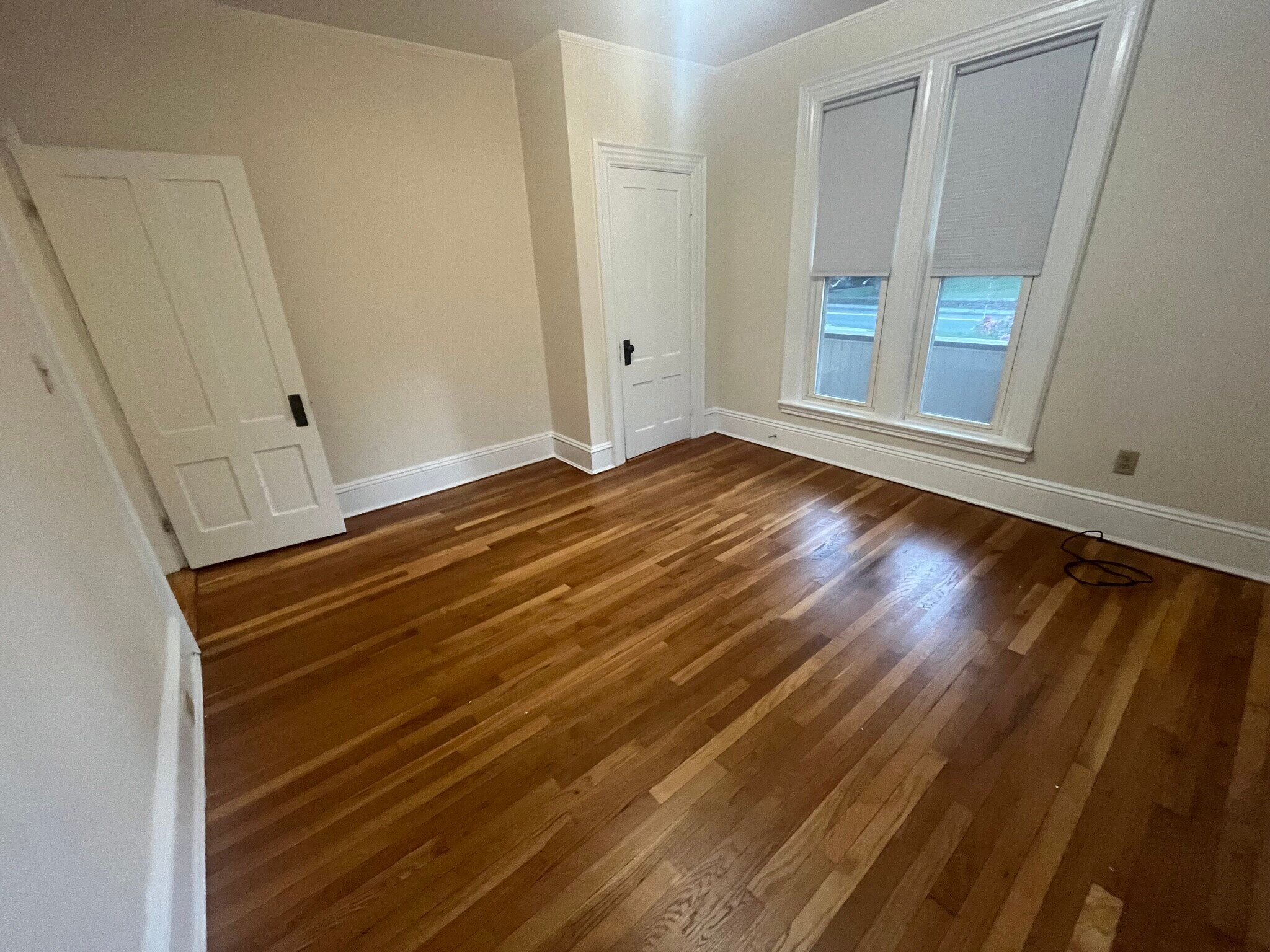 Building Photo - 37 Oak St