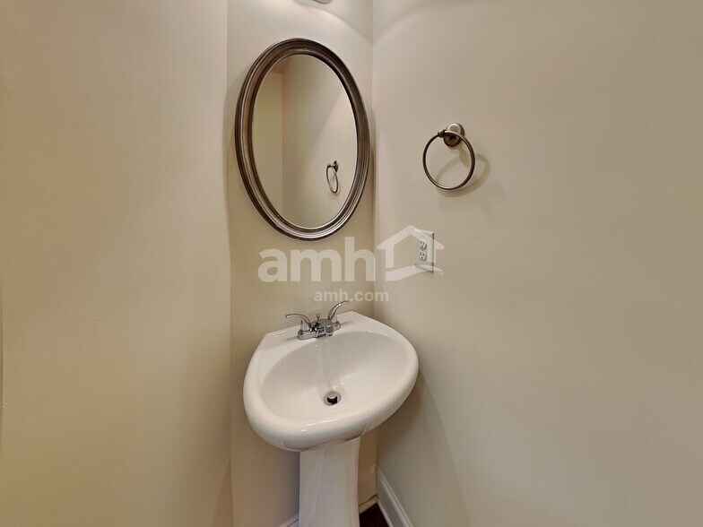 Building Photo - 2535 Beal St