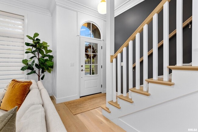 Building Photo - 824 W Moss Ave