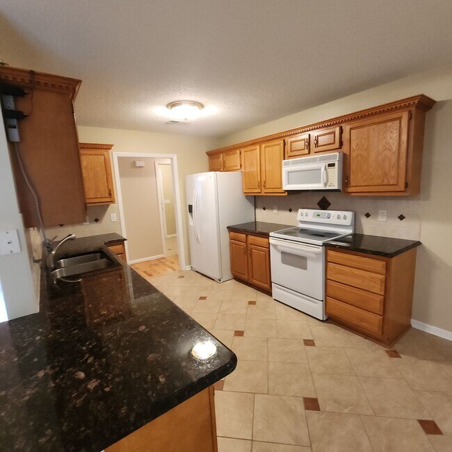 Building Photo - APPLICATIONS PENDING-One Level House with ...
