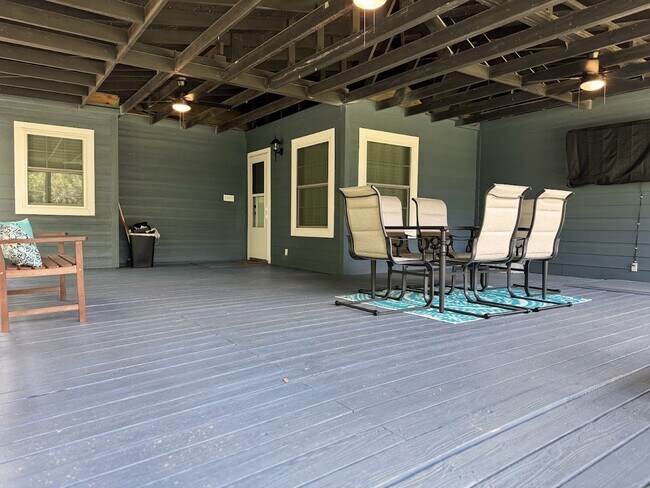 Building Photo - 105 Sky Country Dr