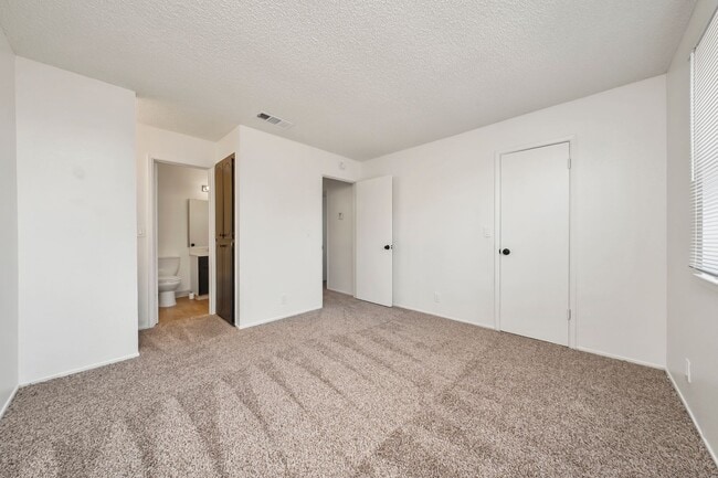 Building Photo - 3800 Lily St