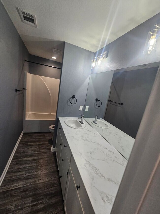 Building Photo - 4 bed 2 bath home in Benton