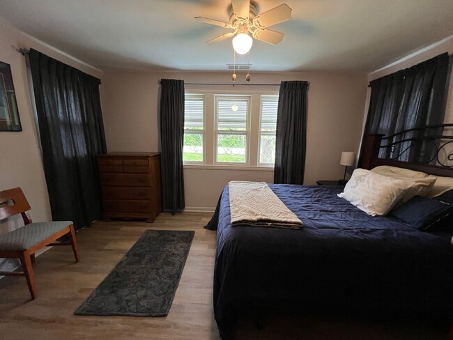 Building Photo - Fully Furnished 1 Bedroom, 1 Bathroom Dupl...