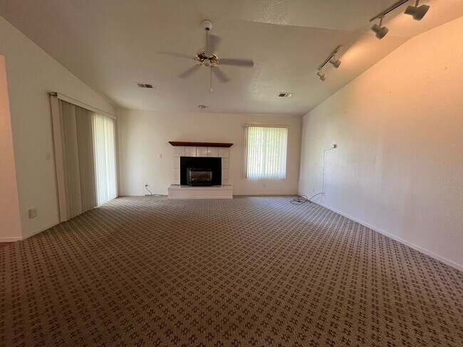 Building Photo - Now Available! In Madera Ranchos