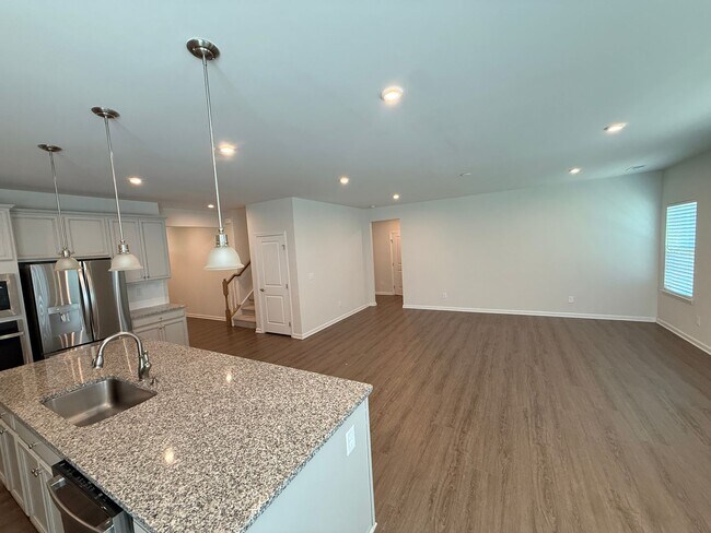 Building Photo - Like New home in Monroe