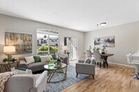 Building Photo - Recently Remodeled Unit
