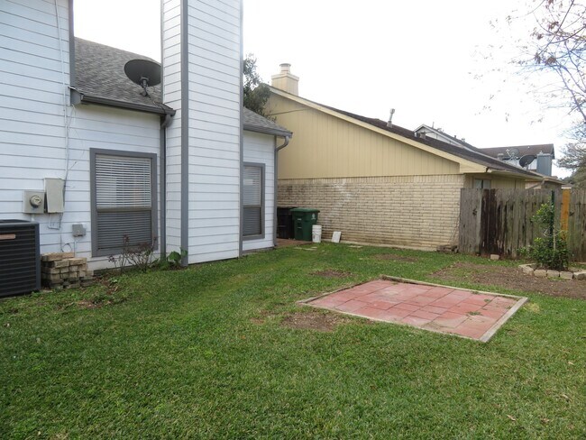 Building Photo - 12824 Westpark Dr
