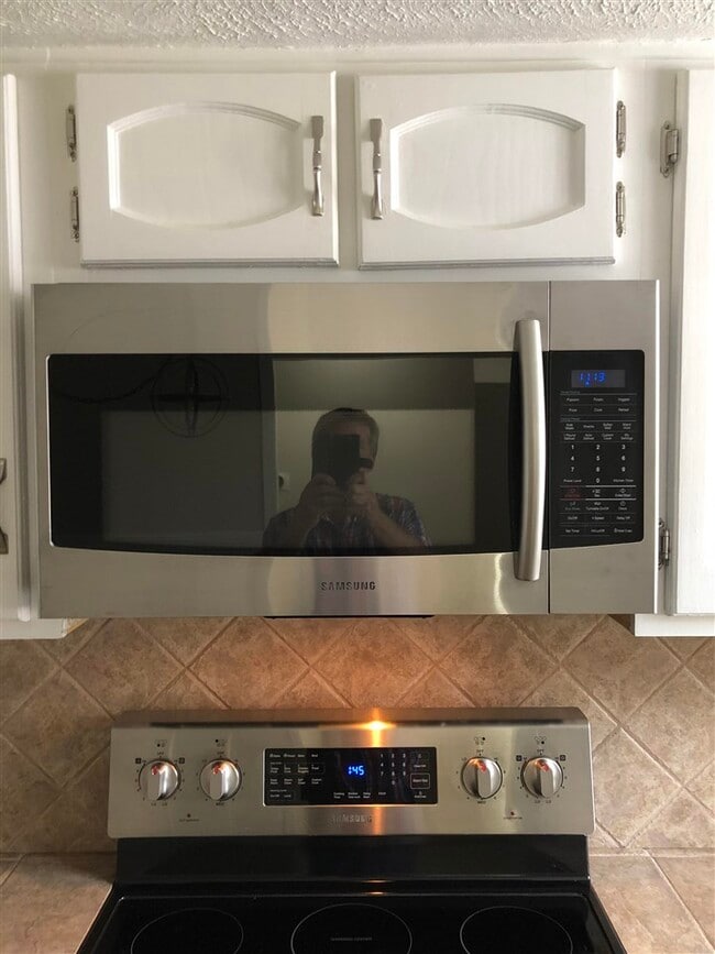 Building Photo - 315 Lakebend Dr