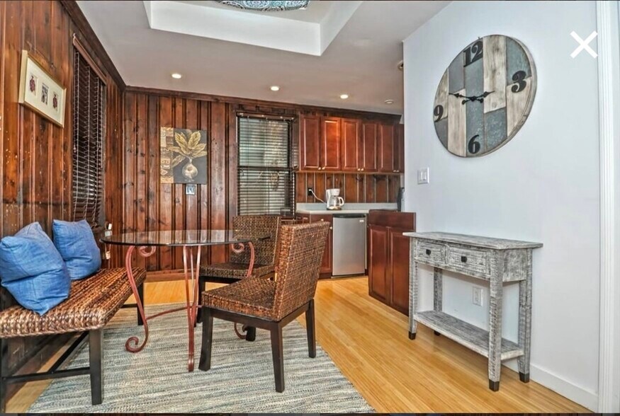 Building Photo - 49 Charles St