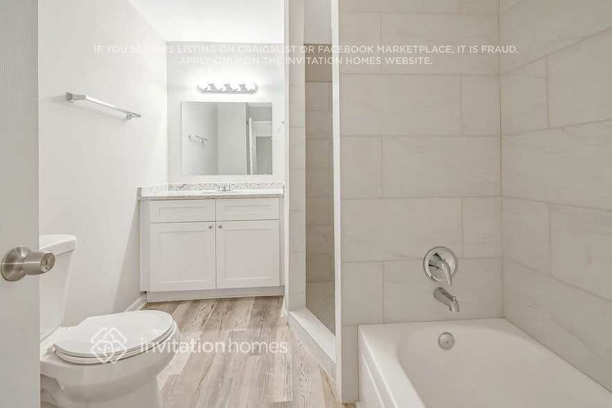 Building Photo - 5754 Lincoln Cir E