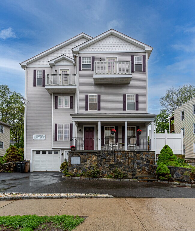 Primary Photo - 119 Seaside Ave