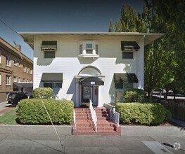Building Photo - Lease this Beautiful Sullivan's Gulch Vint...