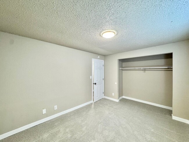 Building Photo - 351 Gahart Dr