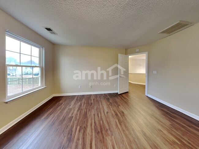 Building Photo - 200 Crossview Dr