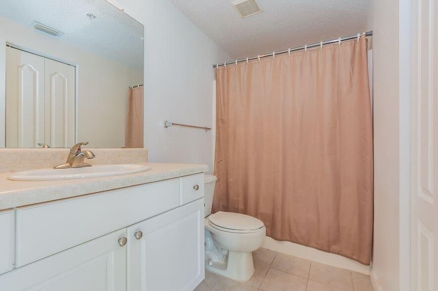 Building Photo - 5080 Fairways Cir