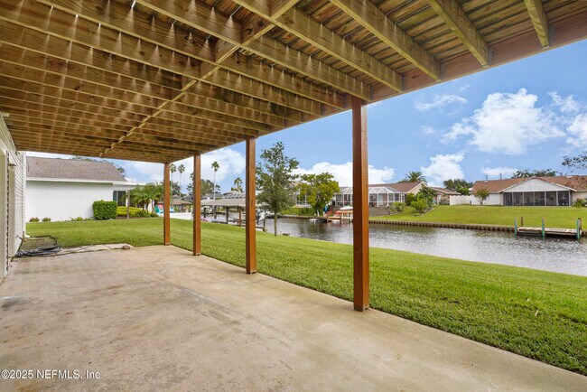 Building Photo - 17 Clinton Ct S