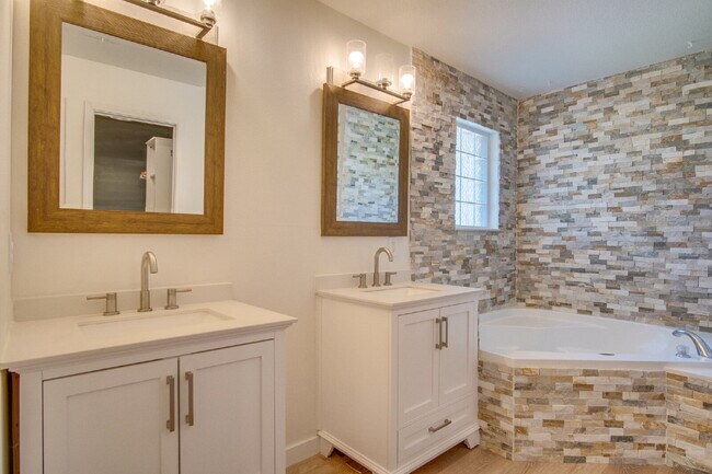 Building Photo - Stunning West Pensacola Home on Nearly an ...