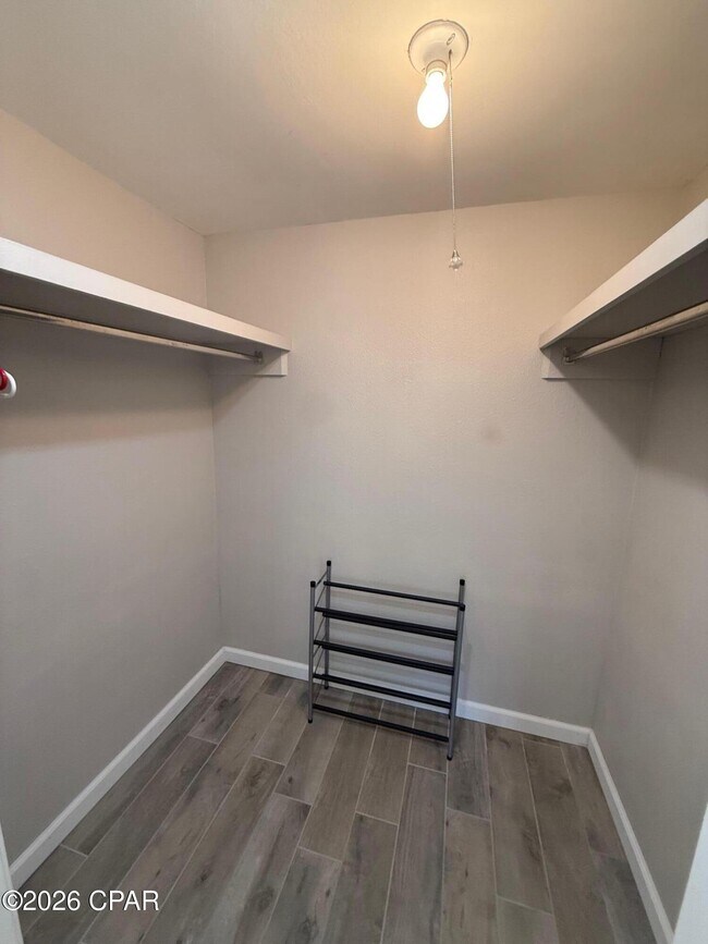 Building Photo - 4301 Bay Point Rd