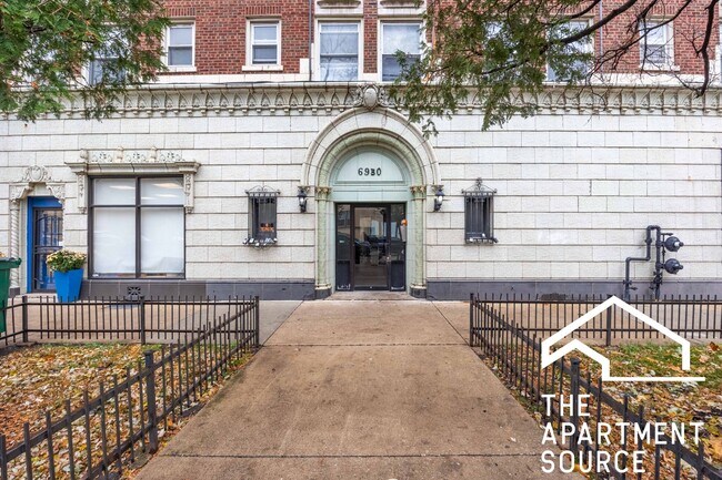 Building Photo - 6930 N Greenview Ave