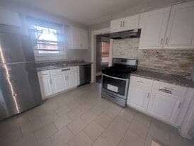 Building Photo - 66 Crescent St