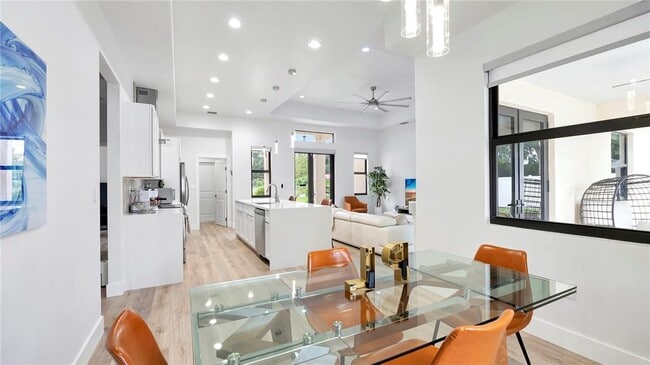 Building Photo - 306 E Clay Ave