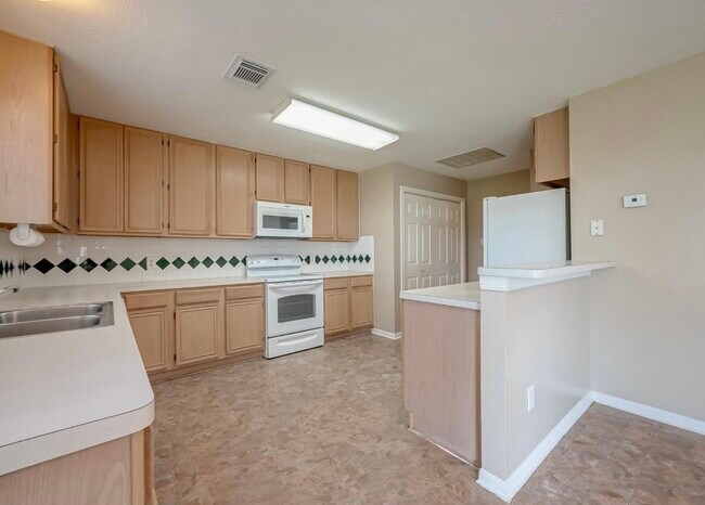 Building Photo - 4914 Jaymar Dr