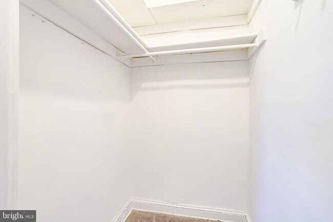 Building Photo - 1716 W Abingdon Dr