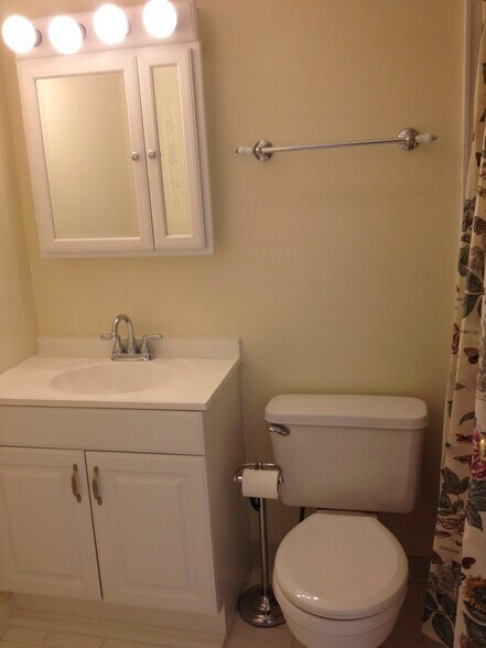 Bathroom - 2649 Fenwick Ct