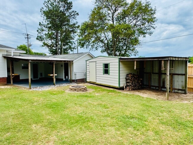 Building Photo - Paradise in Tallassee