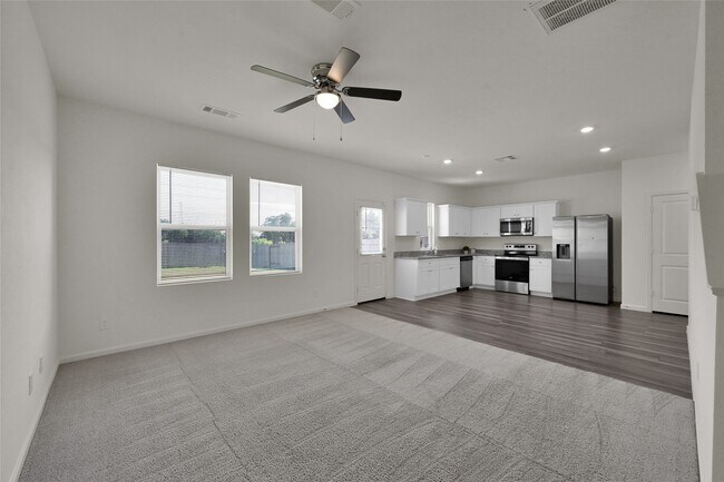 Building Photo - 14818 Calderon Dr