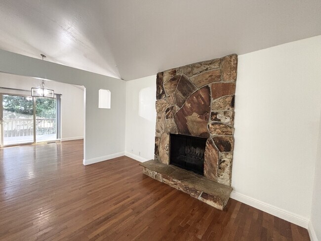 Building Photo - 2243 Aspen Hills Dr