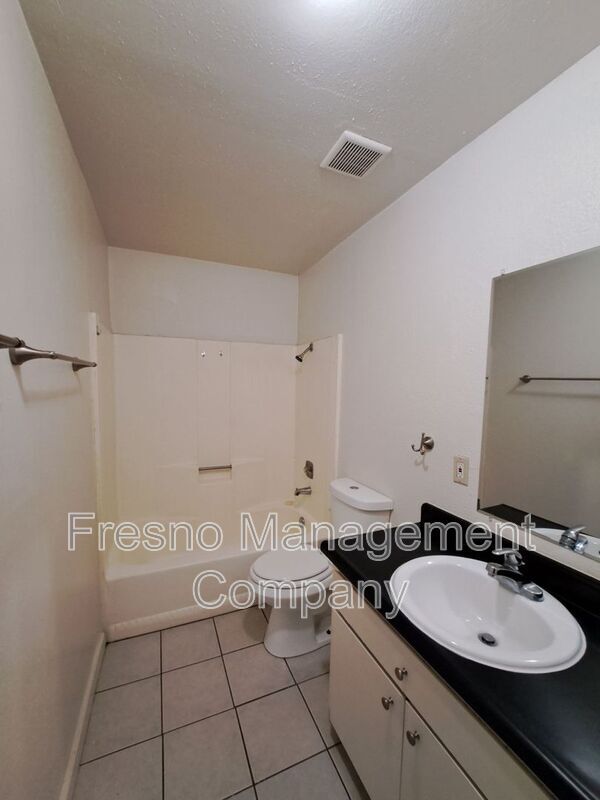 Building Photo - 122 N College Ave