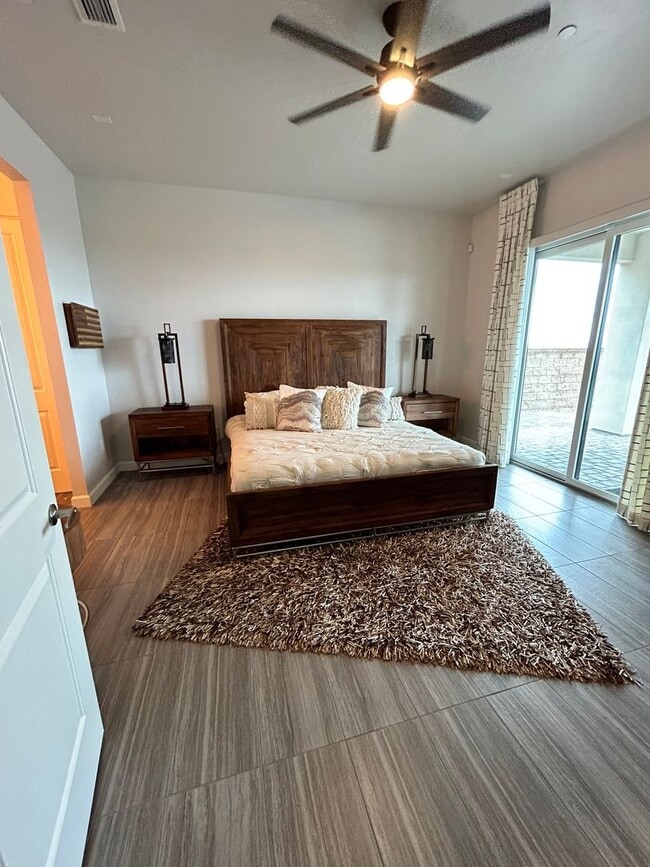 Building Photo - Beautiful Furnished Pool Home!