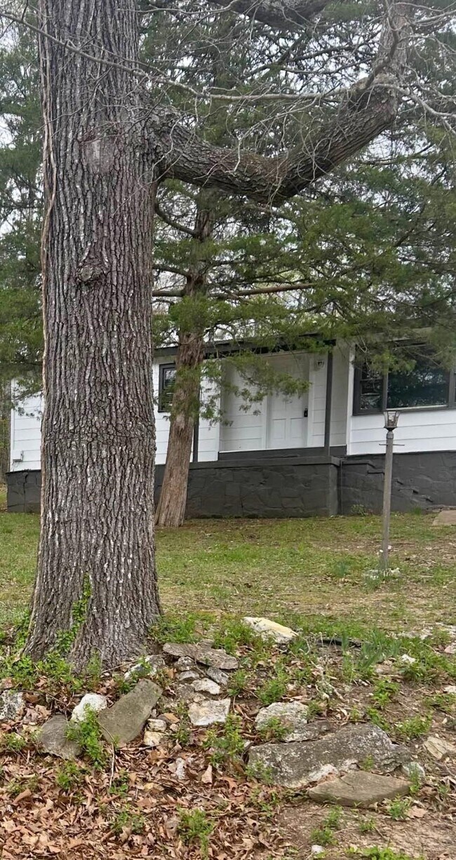 Building Photo - 50 Chickasaw Dr