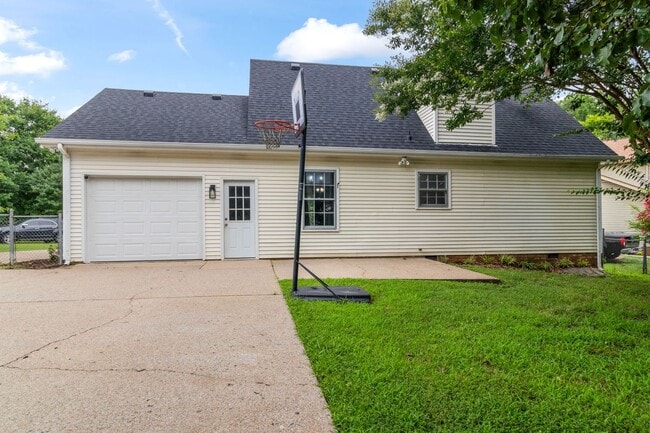 Building Photo - 1591 Barrett Dr