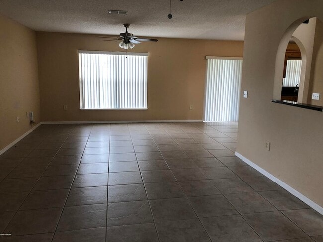 Building Photo - 1793 Sawgrass Dr SW