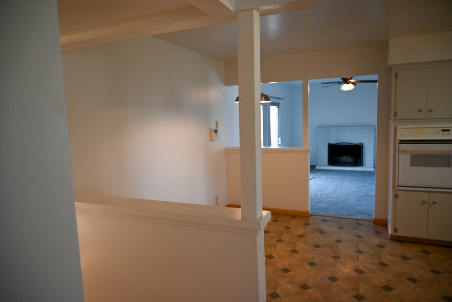 Breakfast Nook - 881 W Rialto Ave