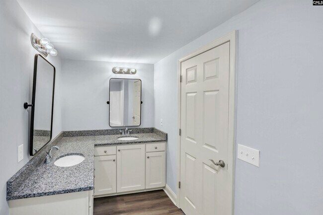 Building Photo - 152 Robin Rd