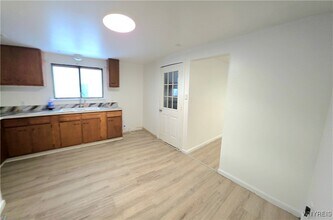 Building Photo - 50 Strasbourg Dr