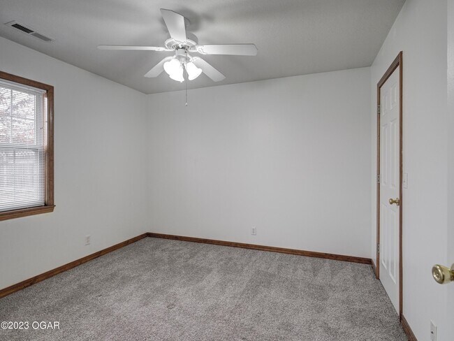 Building Photo - 3122 S Tyler Ave