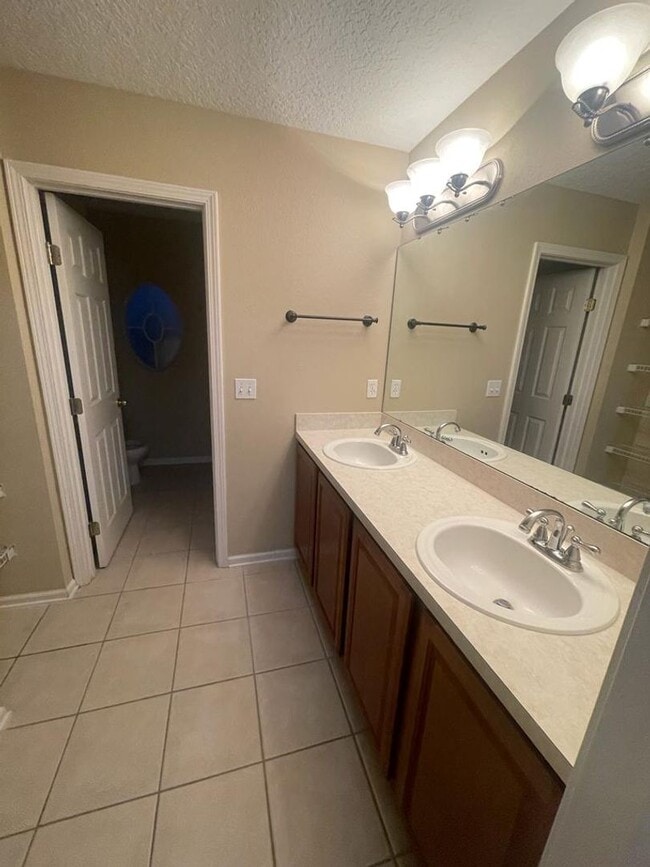 Building Photo - MOVE IN SPECIAL!!!   2 BEDROOM 2 BATHS JAC...