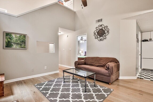 Building Photo - 2136 River Heights Walk SE